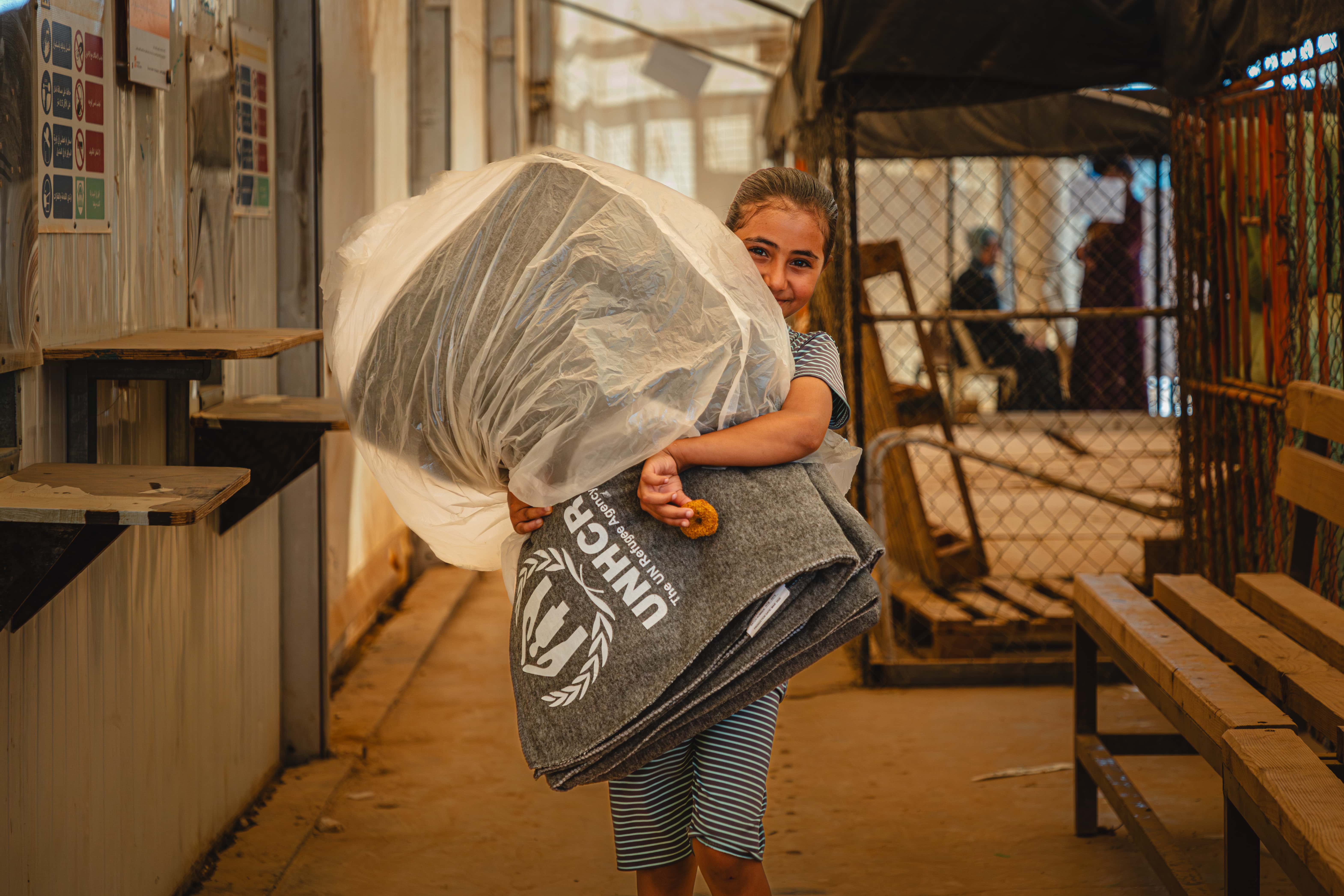 Syrian refugees receive thermal blankets in Za'atari refugee camp. 