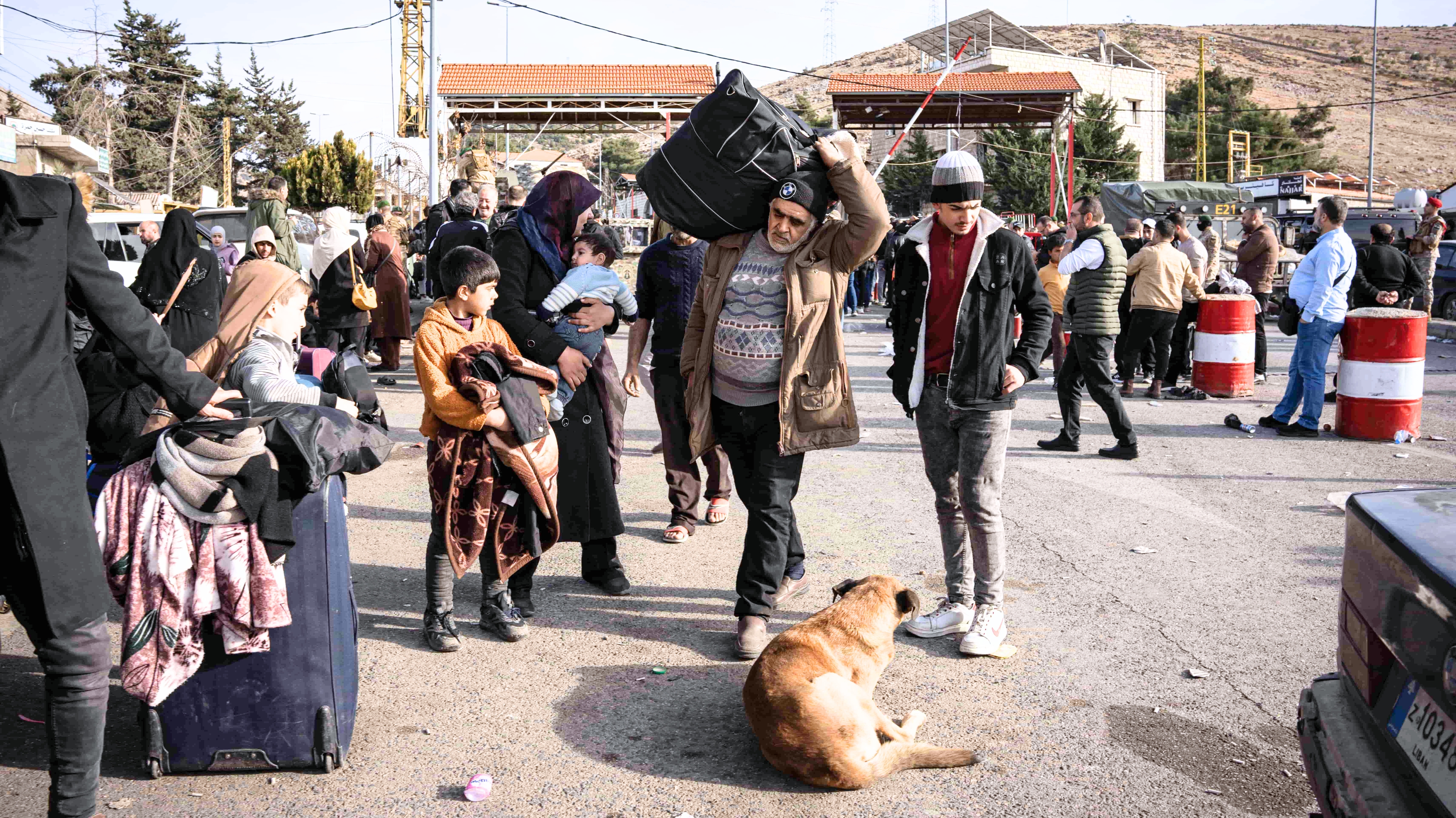 Lebanon. Thousands cross back into Syria through Masnaa border point